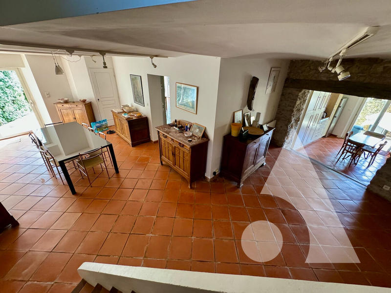 Maison - 250 m² - 11 pièces