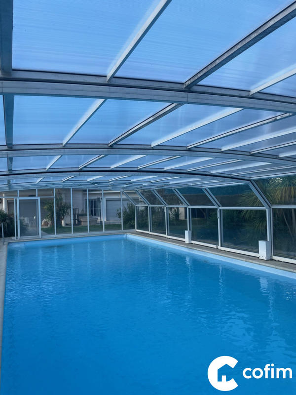 Maison - 400 m² - 8 pièces