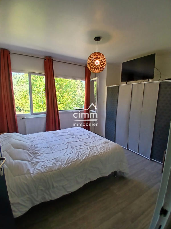 Maison - 240 m² - 4 pièces