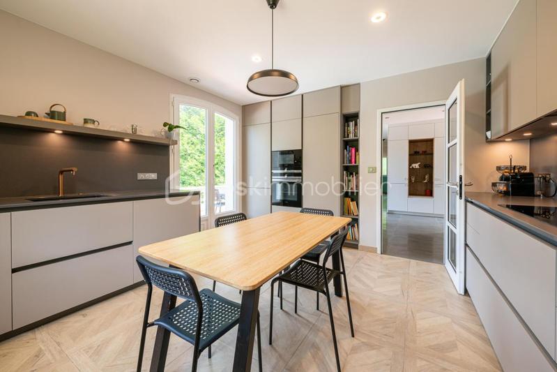 Maison d'architecte - 202 m² - 8 pièces