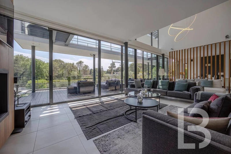 Maison - 480 m² - 8 pièces