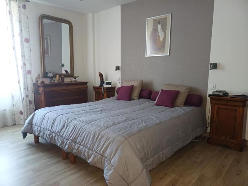 Maison - 202 m² - 9 pièces