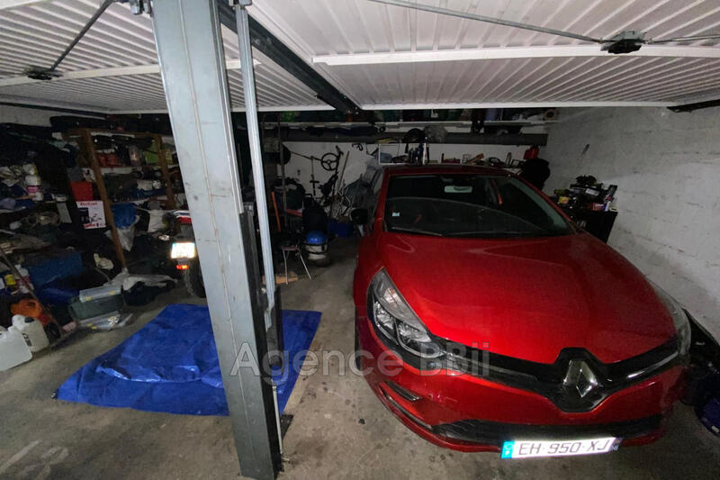 Parking / Garage - 24 m²