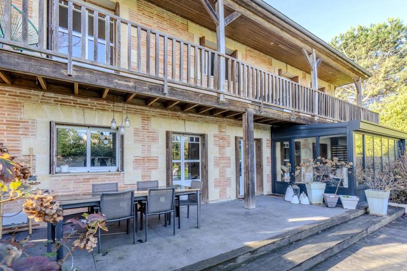 Villa - 200 m² - 6 pièces