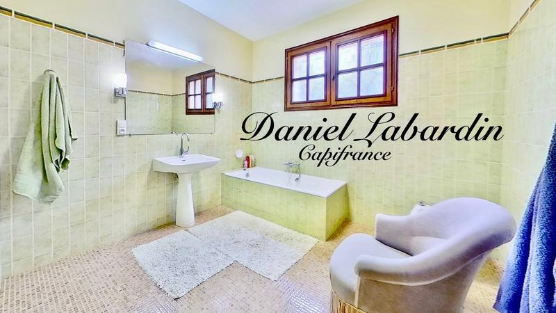 Maison - 235 m² - 8 pièces