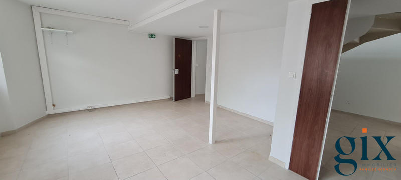 Local commercial - 197 m² - 4 pièces