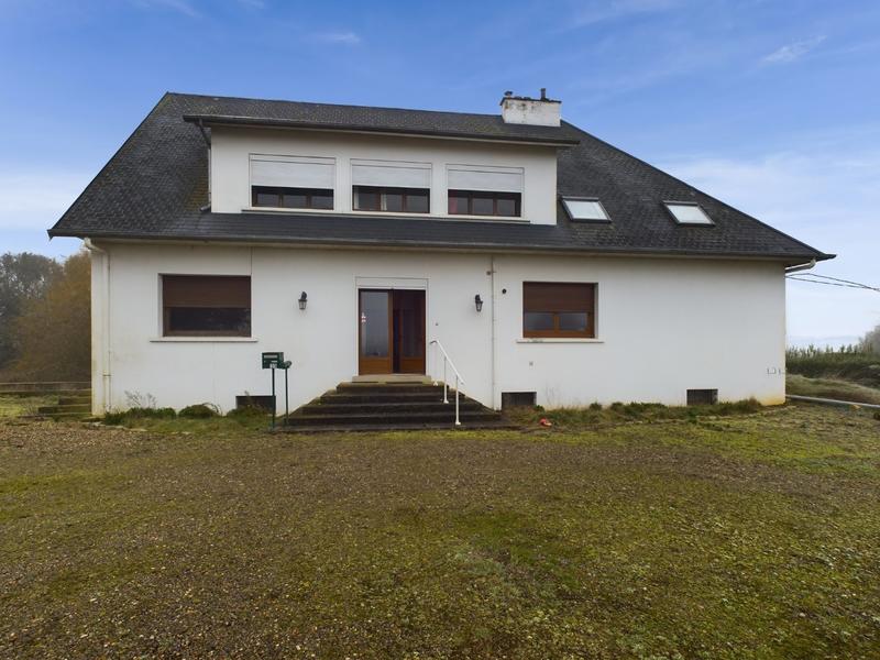 Maison - 245 m² - 9 pièces