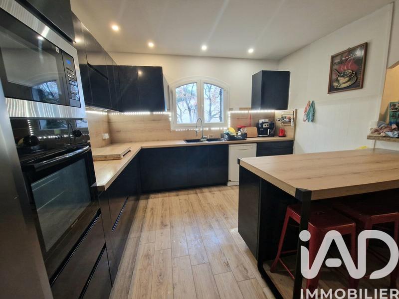 Maison - 300 m² - 9 pièces