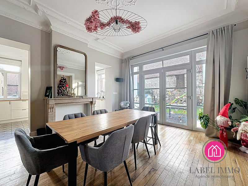 Maison - 250 m² - 10 pièces