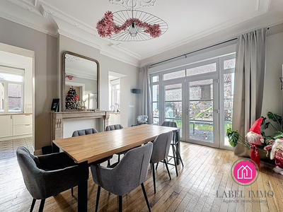 Maison - 250 m² - 10 pièces