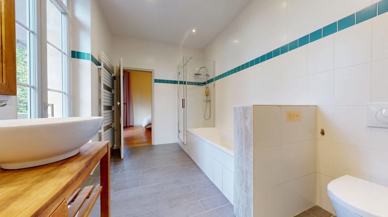 Maison traditionnelle - 350 m² - 12 pièces