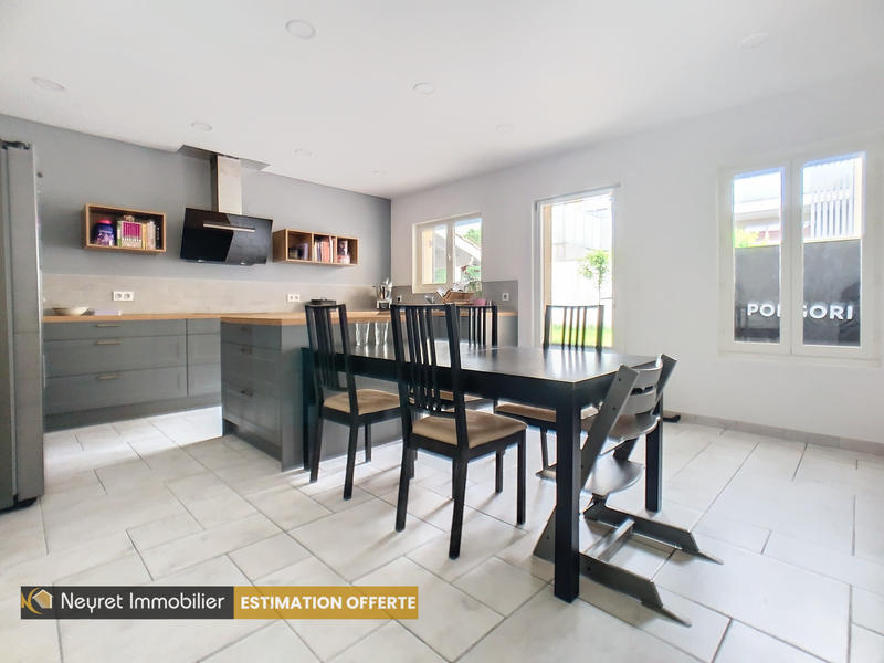 Maison - 250 m² - 7 pièces