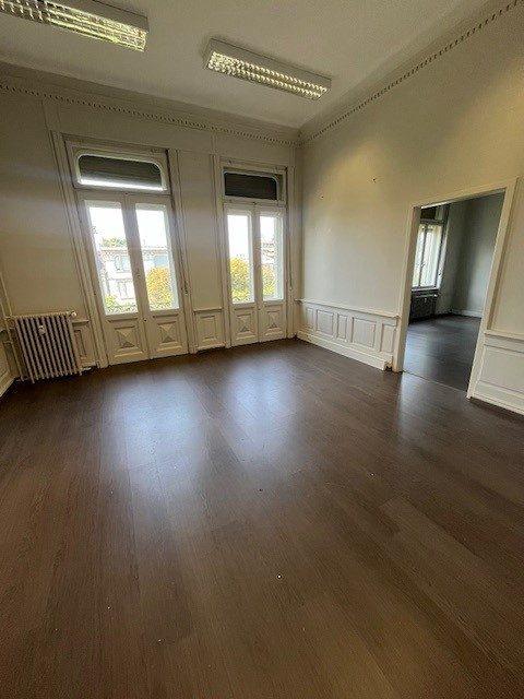 Bureau - 107 m² - 4 pièces