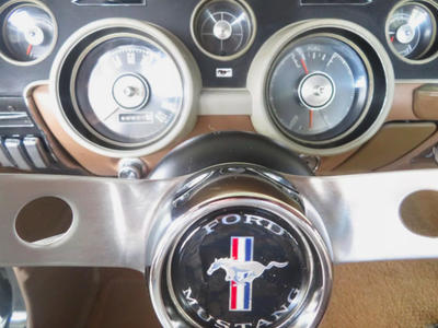 Ford Mustang Coupe V8