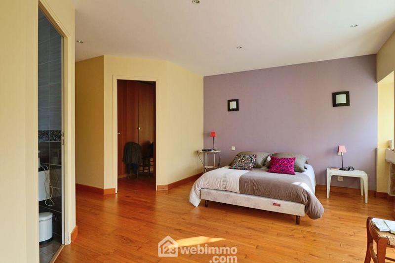 Maison - 240 m² - 8 pièces