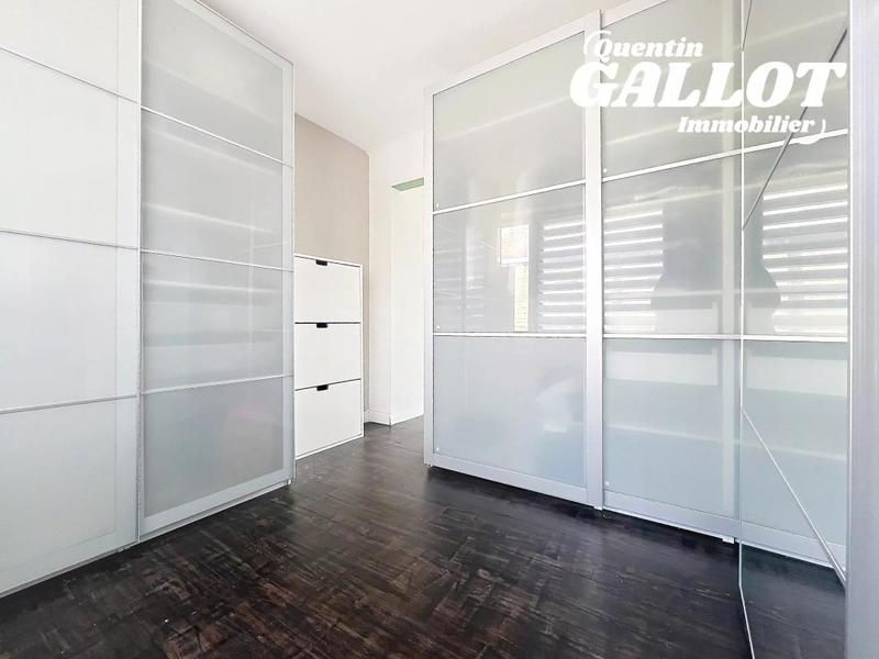 Maison - 202 m² - 5 pièces