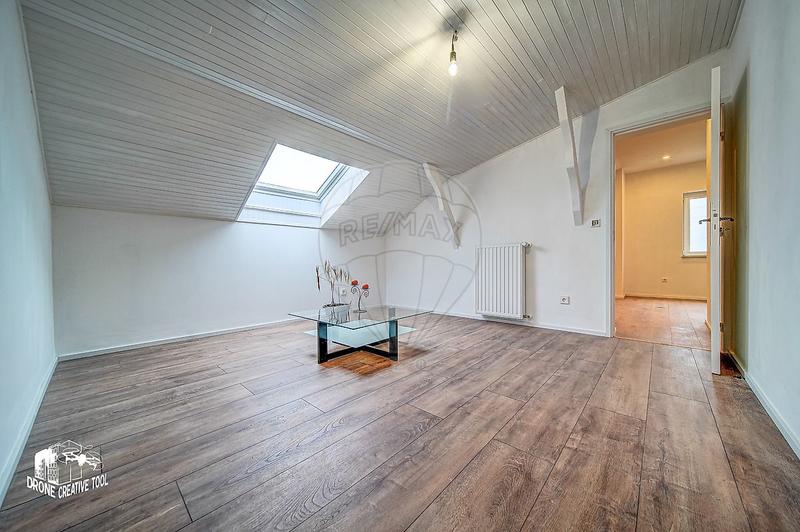 Maison - 275 m² - 8 pièces