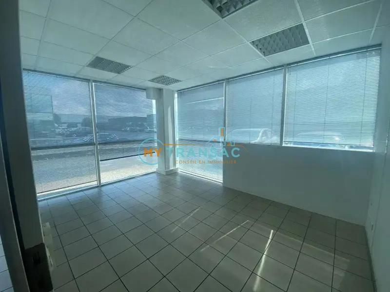 Local d'activité / Entrepôt - 1 331 m² - 1 pièce