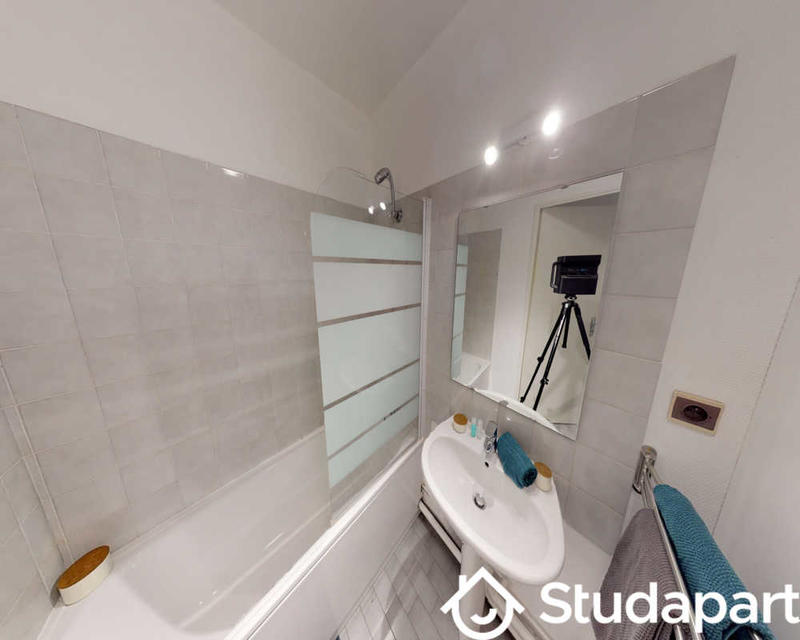 Chambre - 70 m² - 1 pièce