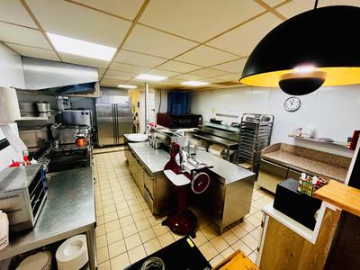 Local commercial - 150 m² - 2 pièces