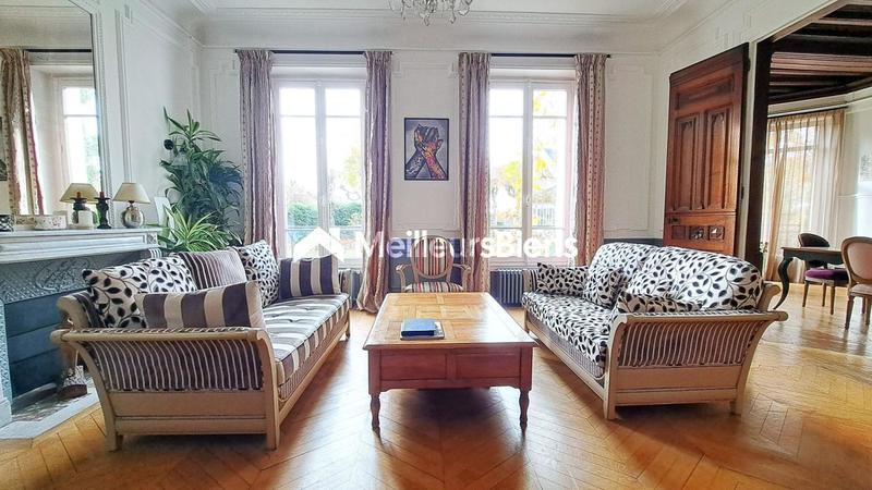 Maison - 320 m² - 10 pièces