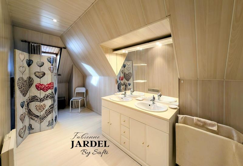 Maison - 143 m² - 7 pièces