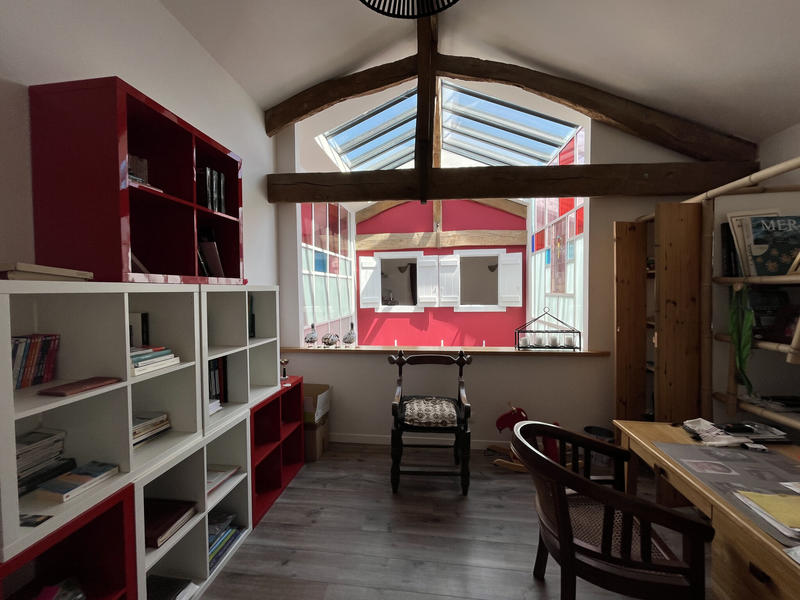 Maison - 325 m² - 11 pièces