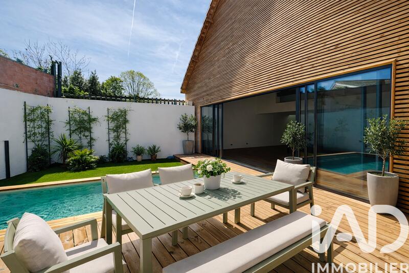 Maison - 261 m² - 6 pièces