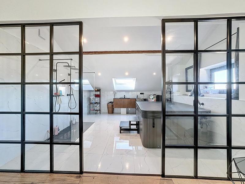 Appartement - 77 m² - 2 pièces