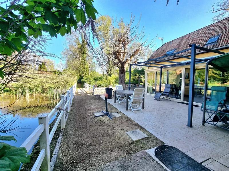 Maison - 288 m² - 9 pièces