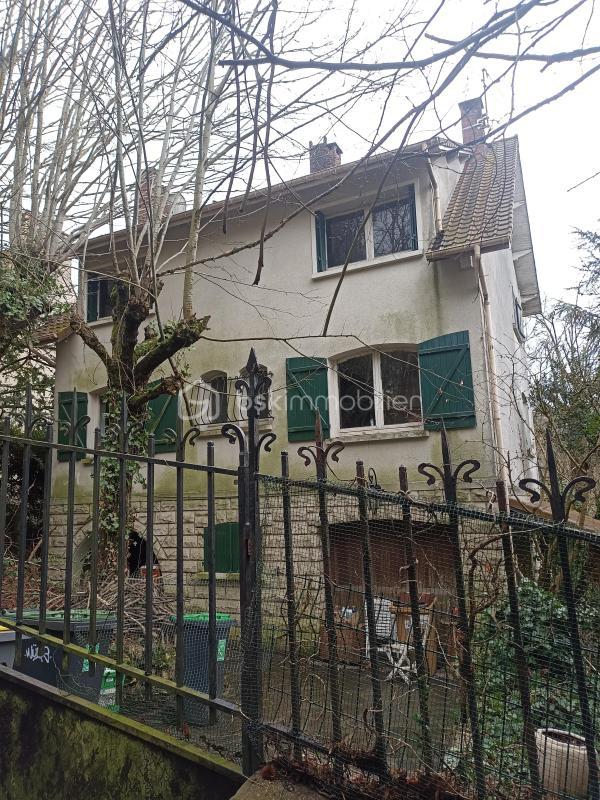 Maison traditionnelle - 194 m² - 7 pièces