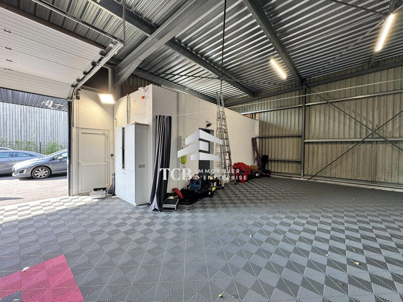 Local d'activités - 154 m²