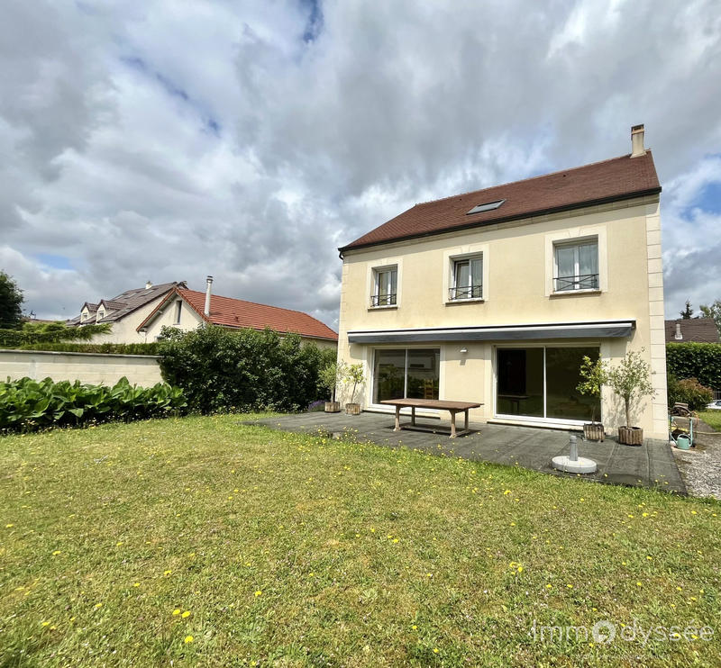 Maison - 220 m² - 7 pièces