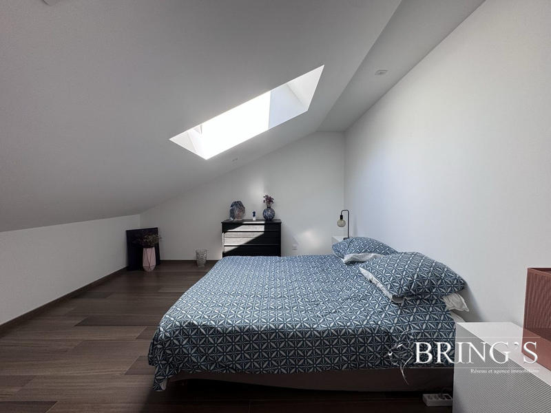 Maison - 222 m² - 7 pièces