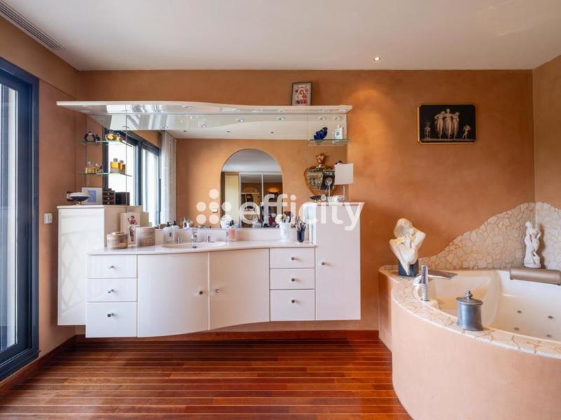 Pavillon - 327 m² - 6 pièces