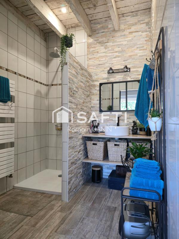 Maison - 210 m² - 7 pièces