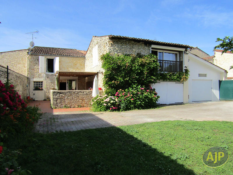 Maison - 315 m² - 10 pièces