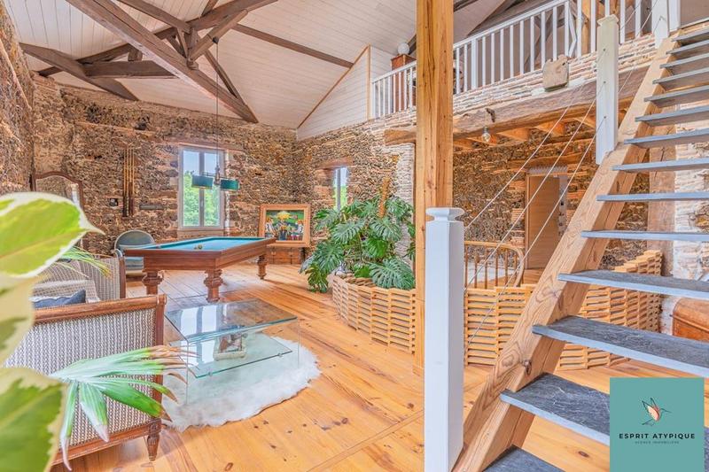 Demeure - 360 m² - 7 pièces