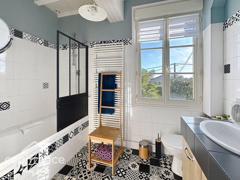 Maison - 176 m² - 8 pièces