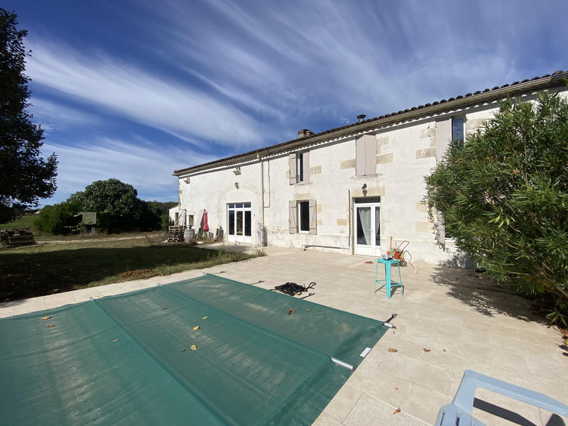 Maison - 241 m² - 6 pièces