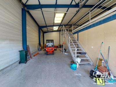Entrepôt - 336 m²