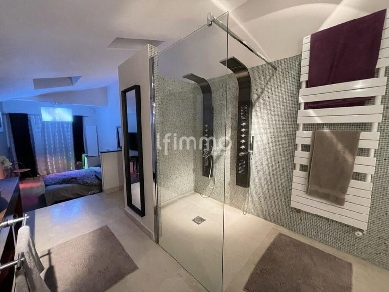 Maison - 185 m² - 8 pièces