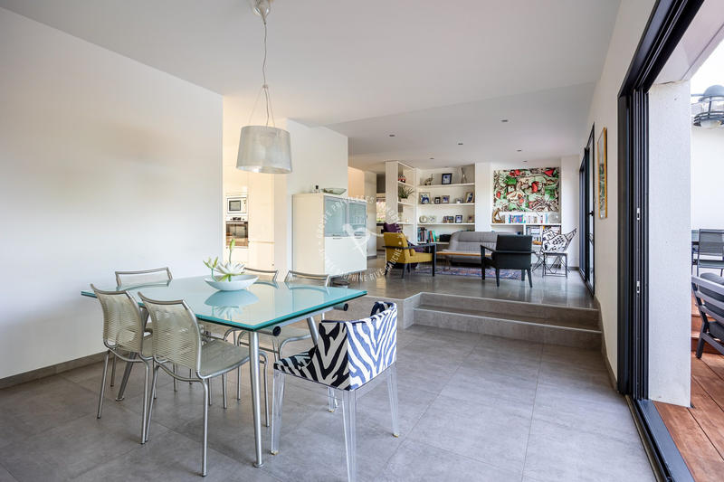 Maison - 211 m² - 7 pièces