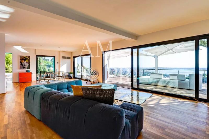 Villa - 300 m² - 8 pièces