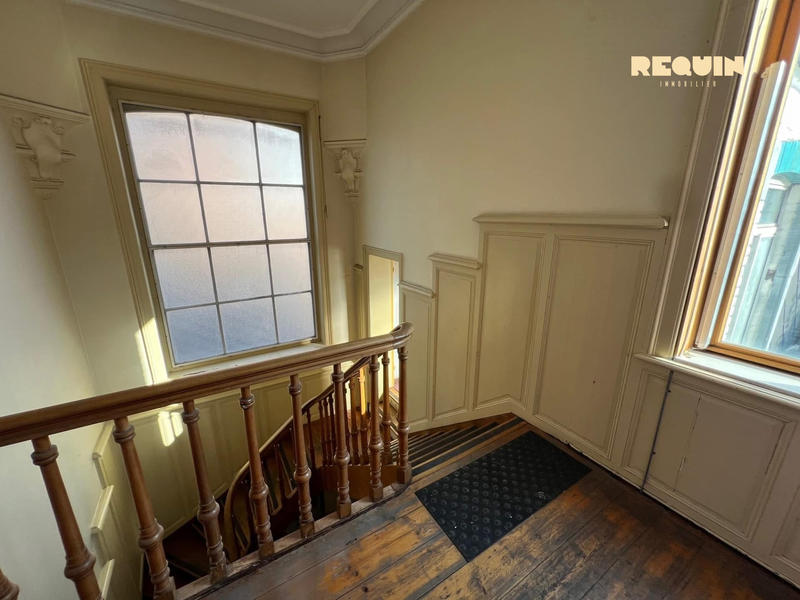 Maison - 385 m² - 13 pièces