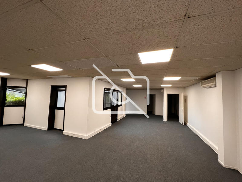 Entrepôt - 4 542 m²