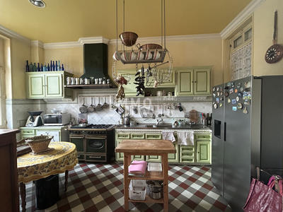 Maison - 337 m² - 13 pièces