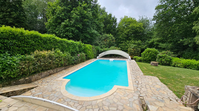 Maison - 230 m² - 8 pièces