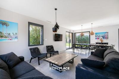 Maison - 180 m² - 7 pièces