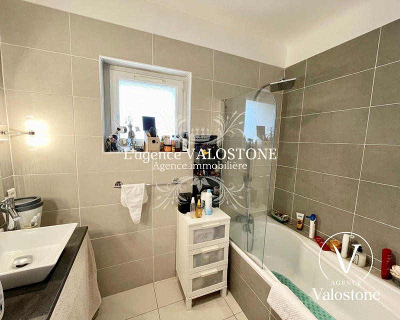 Maison traditionnelle - 255 m² - 4 pièces